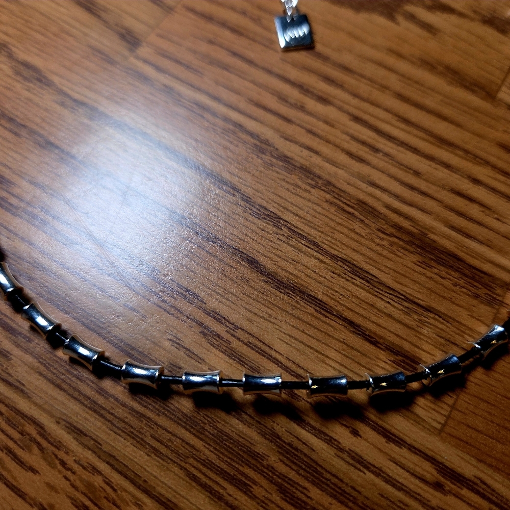 NINE WEST Black And Silver Concave Cylinder Beaded Necklace CLASSIC CHIC! - Picture 4 of 8
